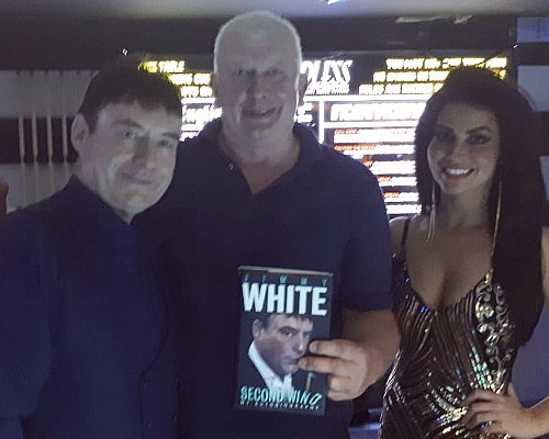 Mario von Marios Pool Lounge Berlin mit Jimmy White: James Warren Jimmy White, Snooker &  Poolbillard Profi, der zu den beliebtesten Snookerspielern der Welt zhlt